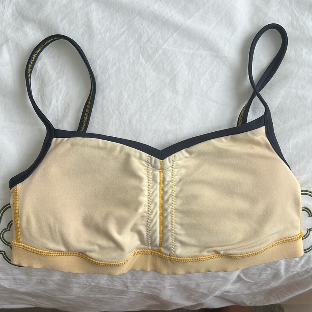 Lululemon sports bra